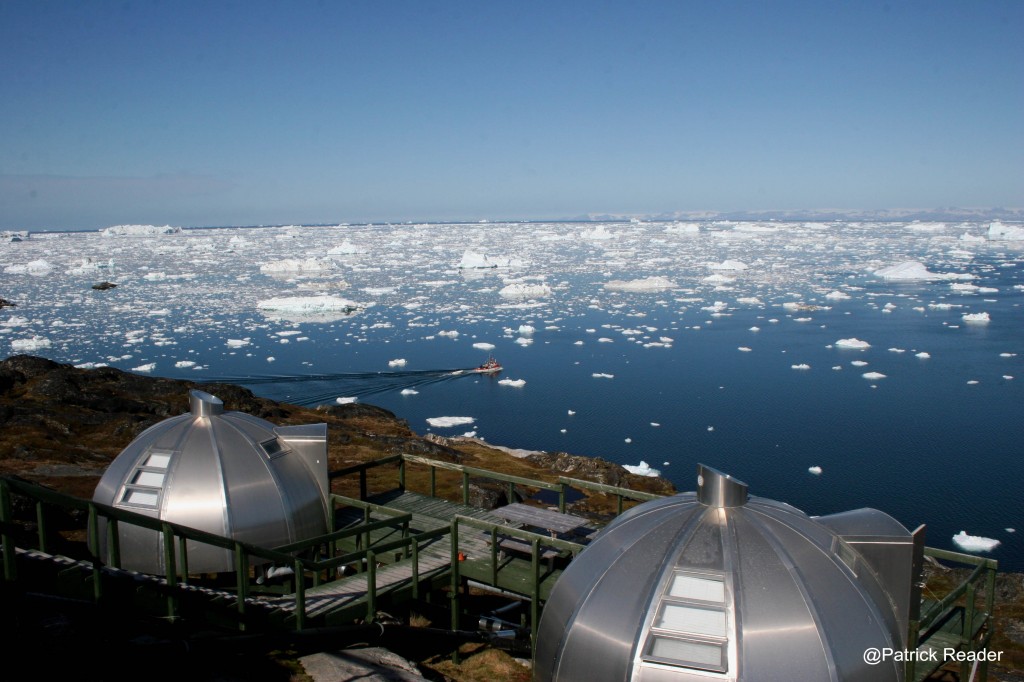 Vue plongeante de l'hôtel Arctic Hotel d'Ilulissat sur la Baie de DiskoLOW