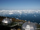 Vue plongeante de l'hôtel Arctic Hotel d'Ilulissat sur la Baie de DiskoLOW