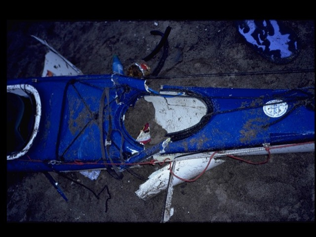 photo: Abild / Havig-Gjelseth, kayak bear attack, svalbard bears, kayaking in svalbard, spitzbergen, spistberg, arctic bear danger, attaque d'ours, iceberg, matériel de kayak, danger des ours polaires, bears in longyearbyen, police inquiry, enquête de police