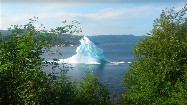 iceberg, breaking iceberg, King's Point, Terre-Neuve, Labrador, Jason Griffiths:YouTube, voyage of iceberg, greenland iceberg newfounland