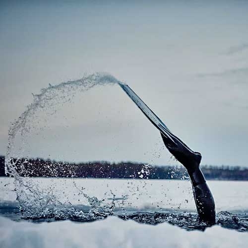 Finnish freediver Johanna Nordblad, diving under the arctic ice, plongée, sports, arctic05, Ian Derry, cold waters, Finland, diving video, arctic waters, cold water treatment