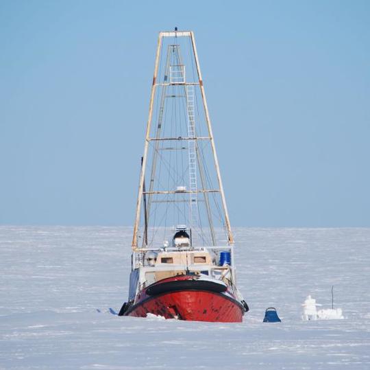 Manguier, voile en Arctique, artistes, glaces du Groenland, Art, Arctic05, la nature et l'Art, créations artistiques, banquise