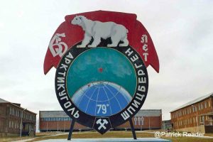 Visitez une ville fantôme en Arctique!