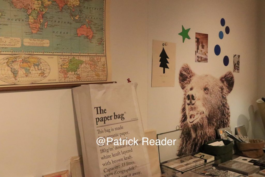 Boutique Couleur locale Knokke, Belgium, Arctic05, livre, meuble, lampe, décoration intérieur, tapis, assiette, Arctic05, poufs, vase, kids, chambre bébé